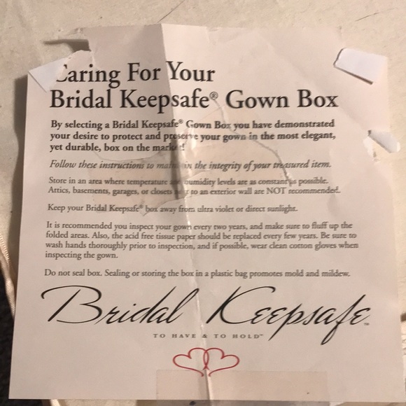 Used wedding dress in perfect condition. Cleaned, pressed, and preserved. - Picture 13 of 16